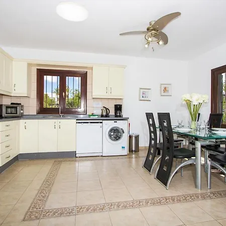 Villa Playa Blanca Sleeps 12 Pool Wifi