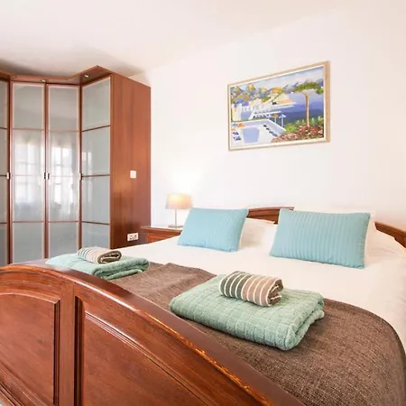 Villa Playa Blanca Sleeps 12 Pool Wifi *